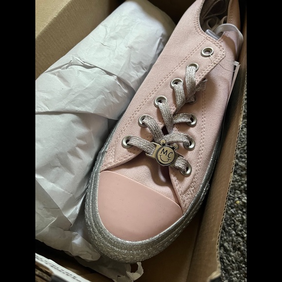 Converse Shoes - ✨ 3x HP ✨ BNIB ✨ LE ✨ Smiley Miley Cyrus Short/Classic Sneakers ✨
